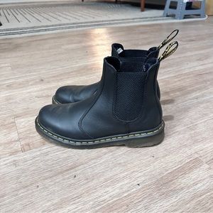 Dr. Martens Chelsea Boots 2976